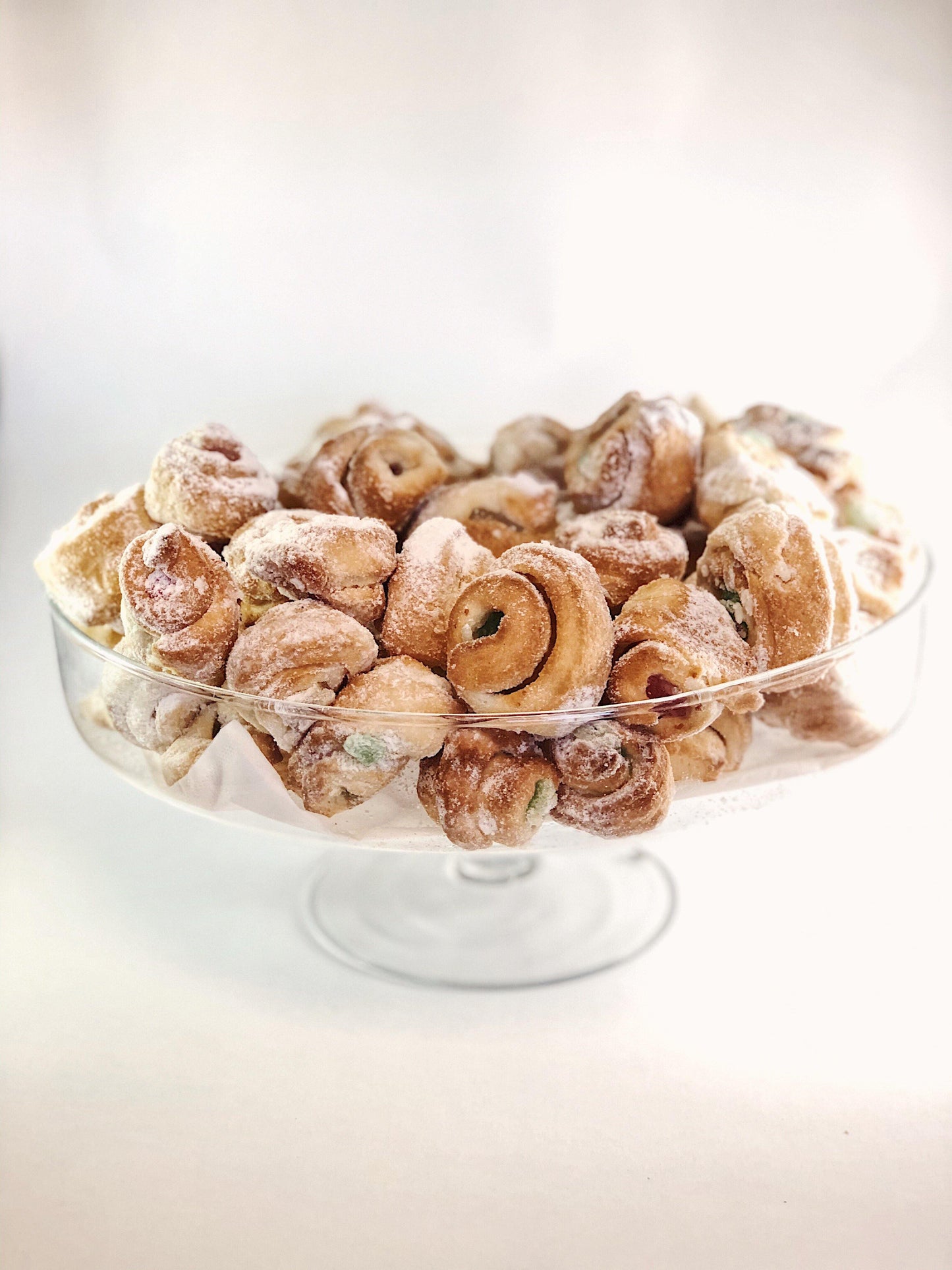 Cornulete cu rahat, gem sau nuca - Mano—Atelier de Patiserie si Simigerie